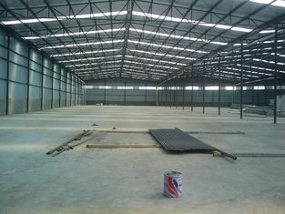 Chine Metal la fabrication de construction Pré-machinée avec le toit en acier de mur de panneau fournisseur