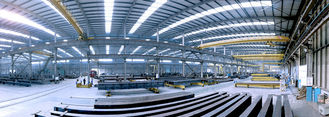 Chine L'atelier industriel galvanisé lourd de fabrications d'acier de construction d'immersion chaude adoptent le métal léger fournisseur