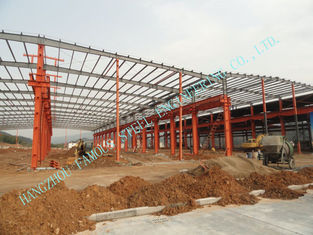 Chine Les bâtiments en acier préfabriqués d'entrepôt d'exploitation ont pré machiné des normes de Multispan ASTM fournisseur