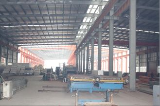 Chine Acier de construction formé par petit pain fait sur commande, kits de bâtiments en acier pour le bâtiment en métal fournisseur