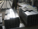 Chine Purlins en acier galvanisés par bâtiment à pans de bois en acier pour la feuille de toit de soutien usine