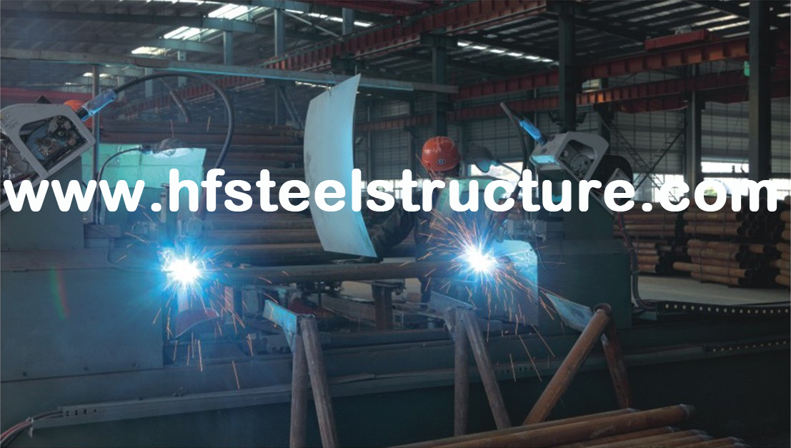 Bâtiments en acier industriels en métal préfabriqué d'OEM pour stocker les tracteurs et l'équipement de ferme