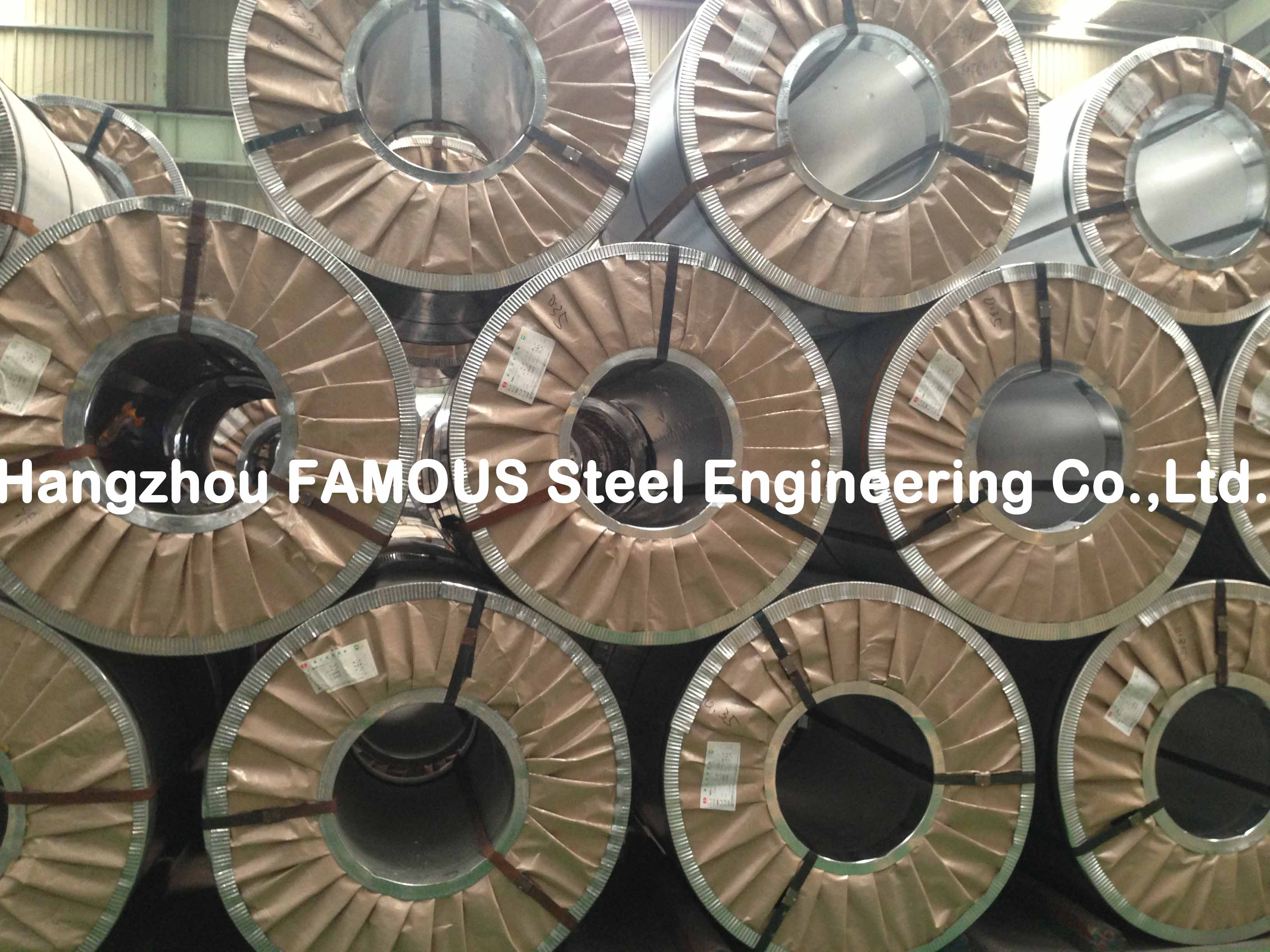 PPGI a enduit la bobine d'une première couche de peinture en acier ridée couvrant le fabricant de la Chine de feuille